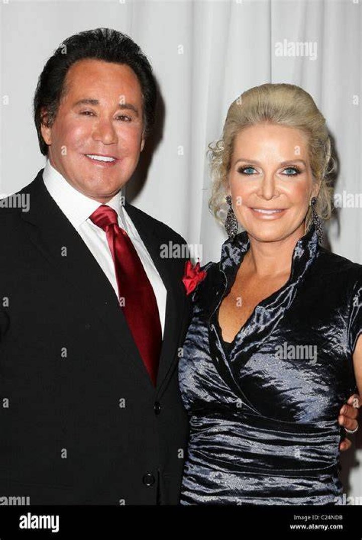 Wayne Newton&rsquo;s Wife Kathleen McCrone Job, Marriage, Kids Closer Weekly