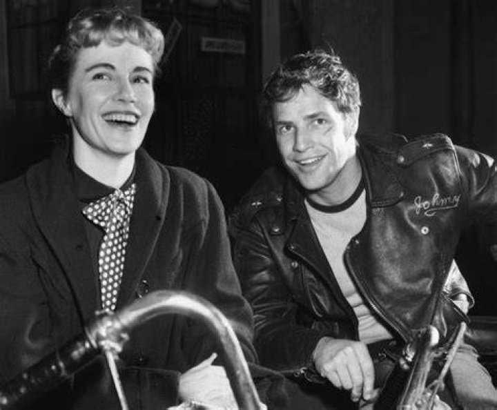 What happened to Marlon Brando's sister?