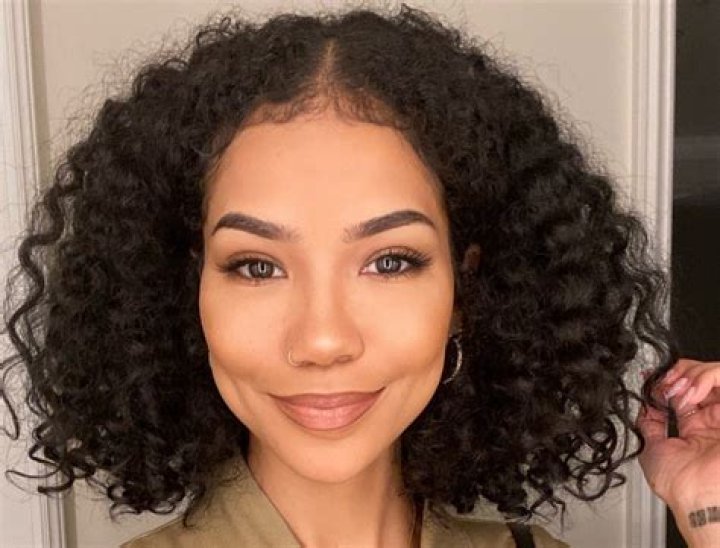 What Is Jhene Aiko Ethnicity & Who Are Parents? Family, Age, Height, Facts