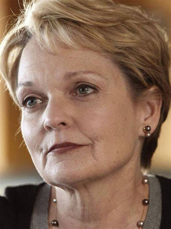 What is Pamela Reed doing now? Net Worth, Husband, Wiki |