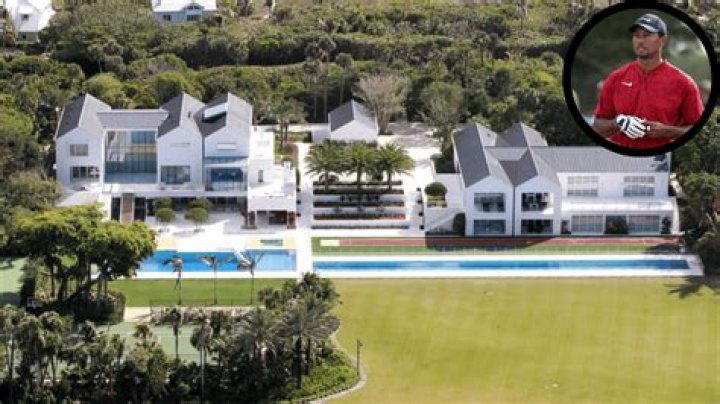 Where does Al Woods live?