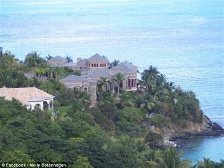 Where Does Kenny Chesney Live: Unveiling His Island Paradise