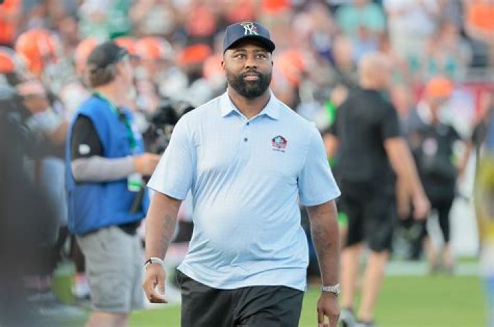 Where Is Darrelle Revis Now After Getting Fat Shamed By Fans NewsFinale
