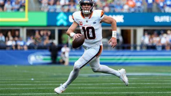 Who is Bo Nix's adoptive brother, Tez Johnson? Exploring Oregon's newly