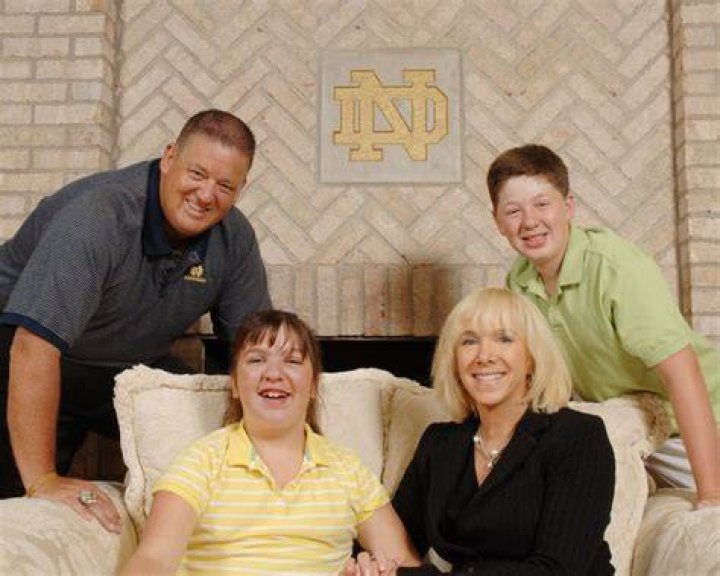 Who is Charlie Weis Jrs wife Jennifer? |
