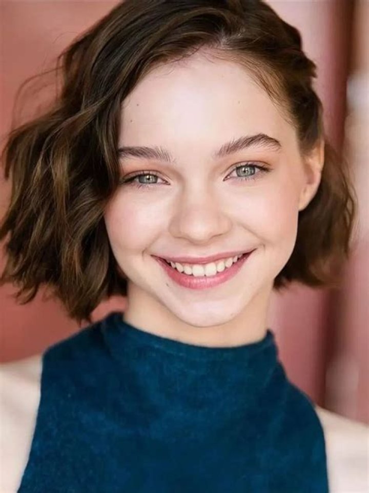 Who is Emma Myers? Biograhy, Age, Height, Sister, Boyfriend & Birthday