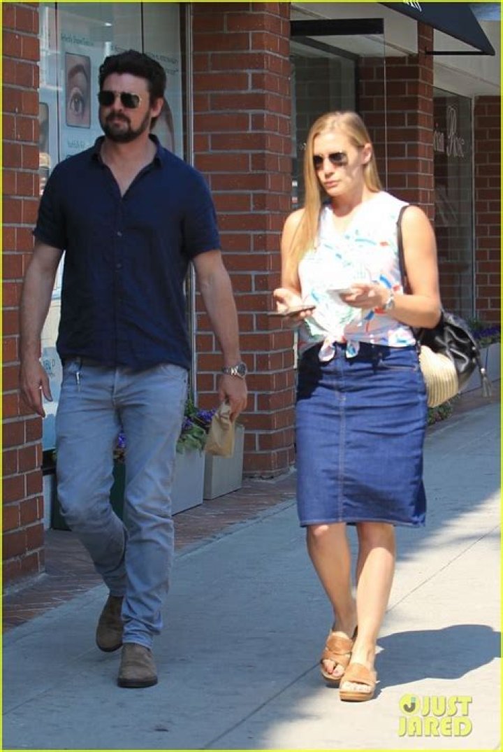 Who Is Karl Urban Dating? Get The Scoop On His Love Life
