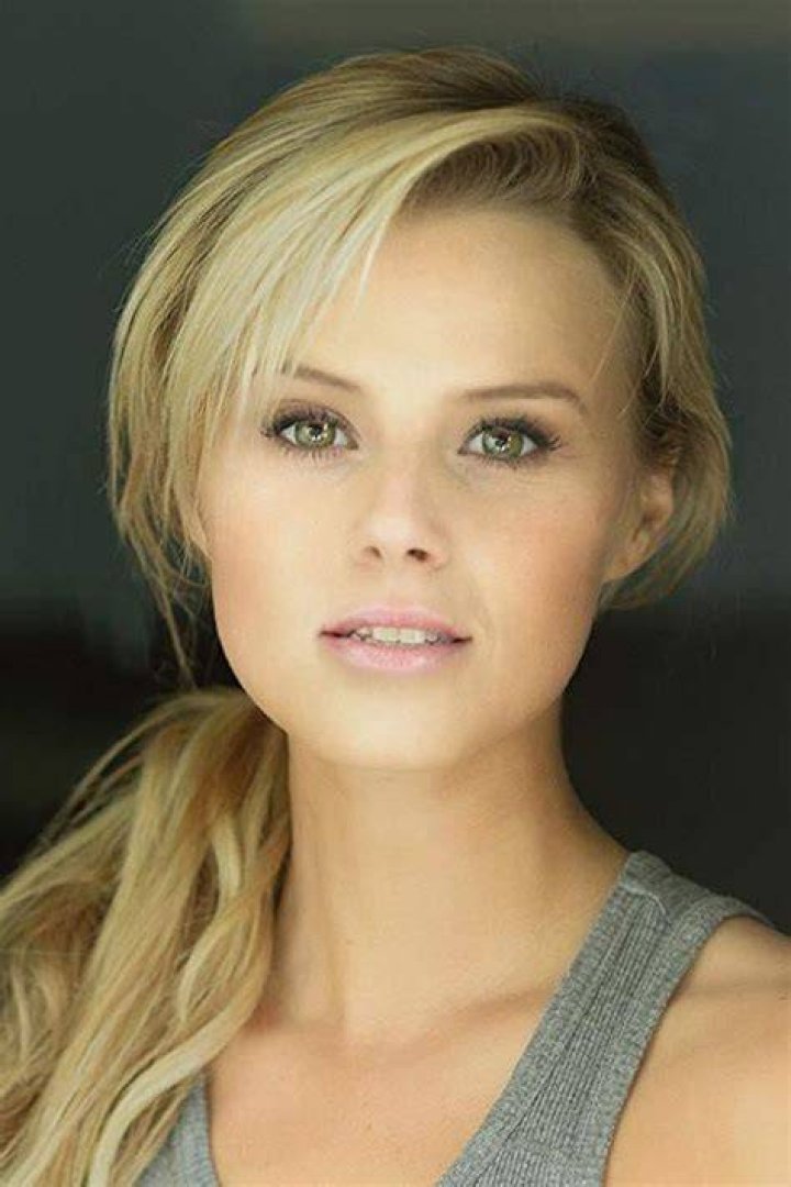 Who is Sasha Jackson Dating Now
