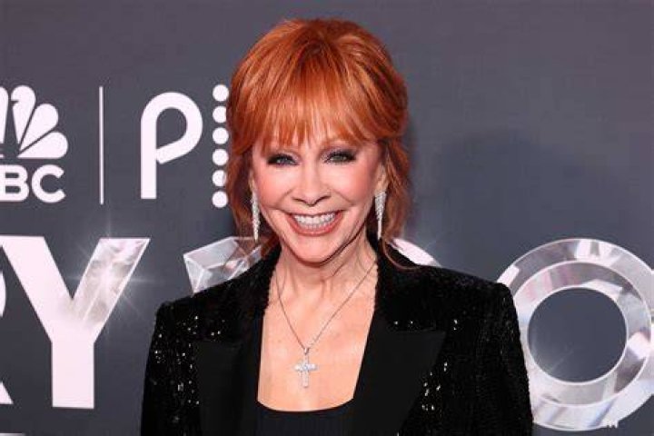 Why Do Fans Believe Reba Mcentire Is Deaf, Is She Sick What Happened To Her?