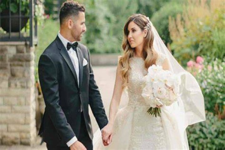 Wife, Family, Height, Injury |