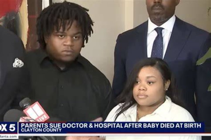 woman Jessica Ross sues hospital after baby allegedly