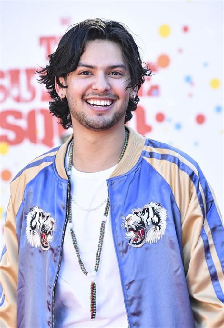 Xolo Maridue&ntilde;a (Actor) Wiki, Biography, Age, Height, Weight, Girlfriend