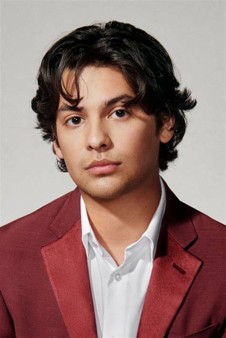 Xolo Maridue&ntilde;a Bio, Wiki, Age, Height, Dating, Karate Training, Movies
