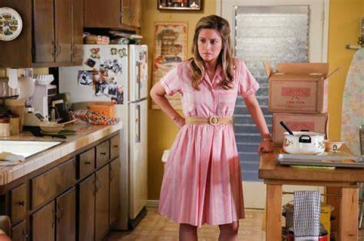 &lsquo;Young Sheldon&rsquo; Zoe Perry on Playing Her Mom Laurie Metcalf The