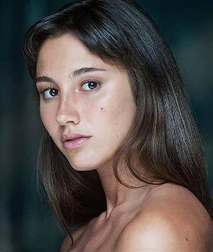 Zo&euml; Belkin Bra Size, Age, Weight, Height, Measurements