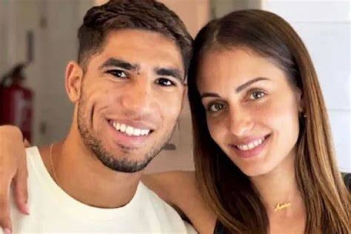 من هي hiba abouk هبة عبوك السيرة الذاتية الجنينة
