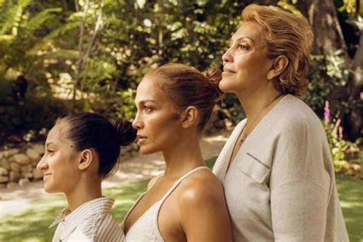ジェニファー・ロペス、娘、母、祖母3世代の写真を投稿！｜Beauty｜madameFIGARO.jp（フィガロジャポン）